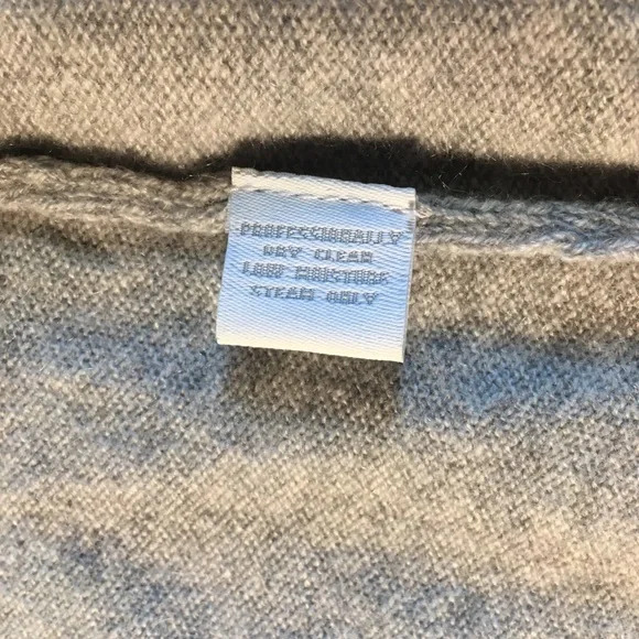 2/$25 Cashmere V-Neck sweater. Size M - Picture 9 of 13